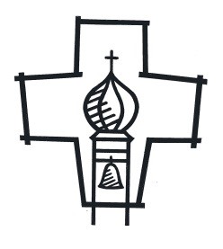 Ein schwarzer Umriss eines Kreuzes zeigt eine Kirchenkuppel mit einem Kreuz an der Spitze, einer Glocke darunter und einfachen architektonischen Details innerhalb der Kreuzform.