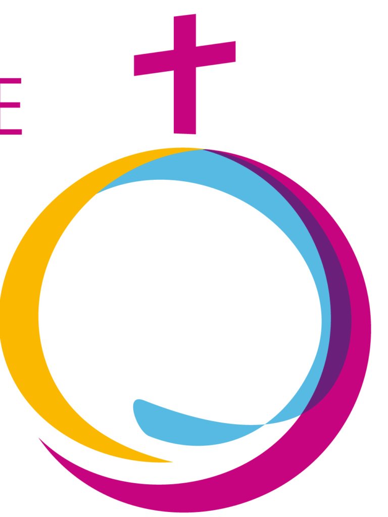 Ein stilisiertes christliches Kreuz über einem kreisförmigen Muster mit gelben, blauen und violetten Bögen auf weißem Hintergrund.