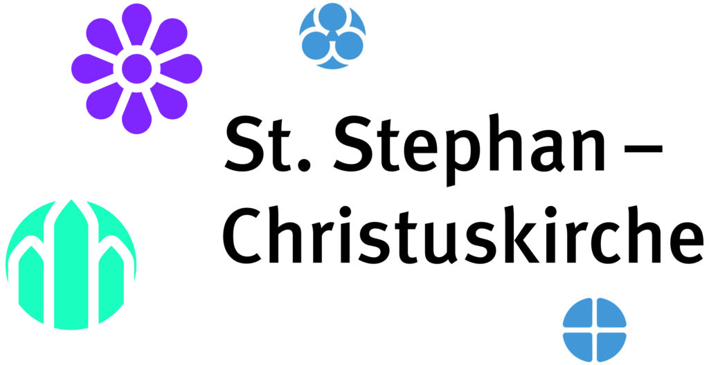 Logo mit "St. Stephan - Christuskirche" in fetter Schrift, umgeben von vier bunten abstrakten Symbolen in Blau, Lila und Grün auf weißem Hintergrund.